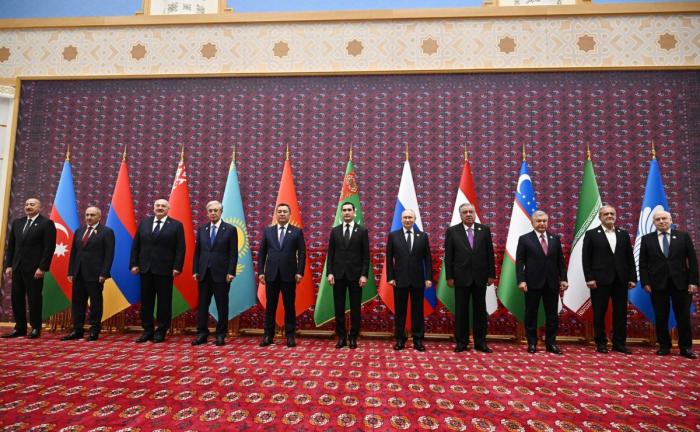 Лидеры стран СНГ и Ирана на саммите в Туркменбаши