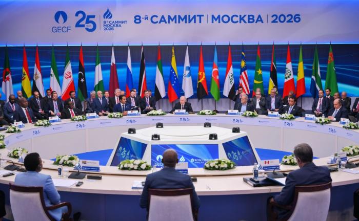 Владимир Путин выступает на Международном форуме экспортеров газа