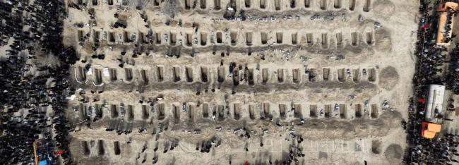 3 февраля, в Иране проходили похороны. Хоронили маленьких девочек в возрасте от 7 до 12 лет – 171 воспитанницу начальной школы «Шаджаре Тайебе» в округе Минаб провинции Хормозган, ставших жертвами ракетного удара американо-израильской коалиции в первый же день войны, 28 февраля. Вместе с девочками хоронили их преподавателей.