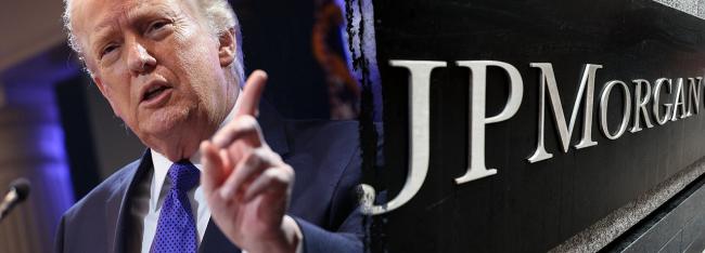 Банки стали лезть в политику и личную жизнь