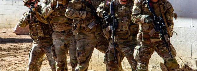 Молодые американцы не хотят служить в армии, а когда туда попадают, зарабатывают на финансовых рынках