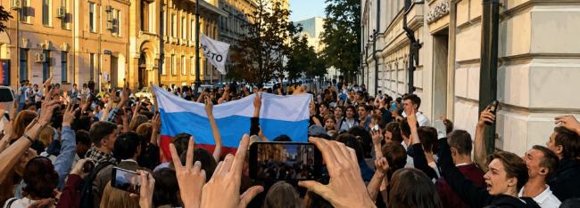 Сторонники "Яблока" собрались у здания Верховного Суда на Поварской