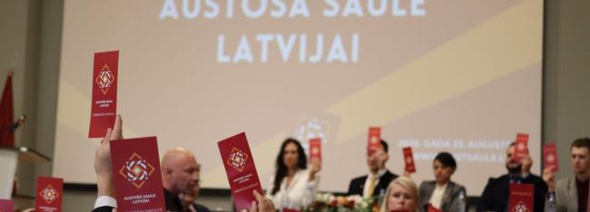 Идущая на выборы в Сейм неонацистская партия «Austošā Saule Latvijai» («Восходящее солнце для Латвии») в своей предвыборной программе призвала отменить статус «неграждан», после чего начать депортации «нелояльных» представителей этой части латвийского населения. 