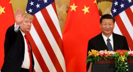 Из многих заявлений Си Цзиньпина можно заключить, что он сторонник варианта перевода Китая с торговли товарами на торговлю капиталом. Это таит много опасностей, в том числе опасность движения по схеме «шаг вперёд, два шага назад». 