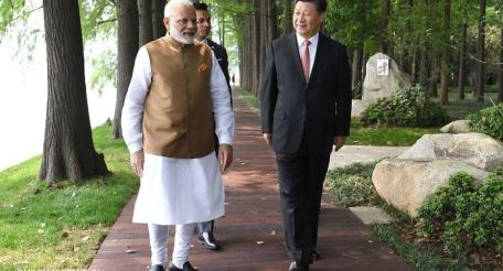 27-28 апреля состоялся визит премьер-министра Индии Нарендры Моди в китайский Ухань (административный центр провинции Хубэй), где он встретился с председателем КНР Си Цзиньпином.
