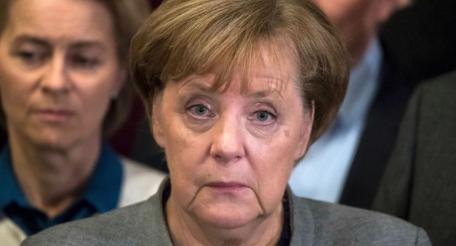 Миграционная политика Ангелы Меркель сталкивается с растущим сопротивлением, причём отнюдь не только баварцев.