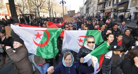 Протестные демонстрации выходцев из Алжира