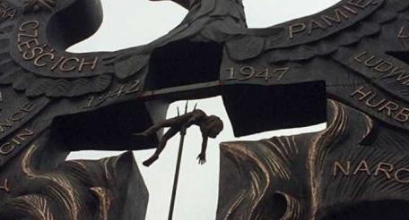 Памятник Волынской трагедии в Польше