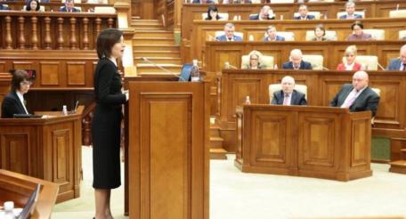 Майя Санду в парламенте Молдовы