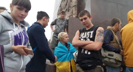 Украинские подростки на распродажу