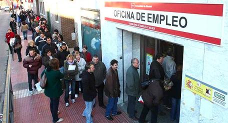 Очередь безработных в Мадриде к бюро занятости