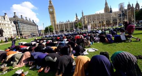 Молебен мусульман в центре Лондона