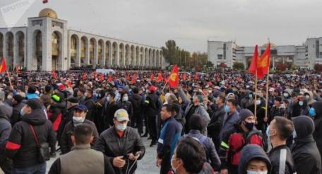 В столице Киргизии продолжаются митинги и беспорядки