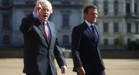 Последует ли Франция Макрона вышедшей из Евросоюза Великобритании Бориса Джонсона?
