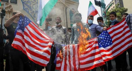 В странах Ближнего Востока вновь жгут американские флаги