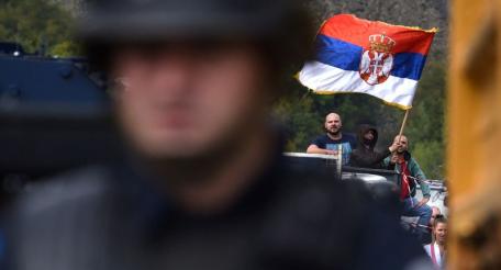 Положение на севере Косово, особенно возле административных переходов «Яринье» и «Брняк» тяжелое. Приштина направила туда полицейской спецназ ROSU.