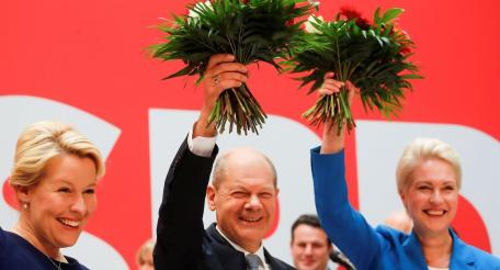На выборах в бундестаг 26 сентября победили социал-демократы (СДПГ), набравшие по официальным предварительным результатам 25,7% голосов.