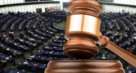 Европарламент подал в суд на Еврокомиссию – и всё из-за Польши