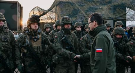 Варшава нагнетает военный психоз на белорусской границе