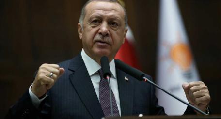 Эрдоган выступает в турецком парламенте