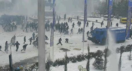 Погромы в Алма-Ате, фото из социальных сетей