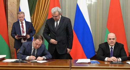 27 марта в Москве прошло заседание Совета министров Союзного государства России и Беларуси, в ходе которого стороны сверили часы по ключевым направлениям союзной повестки. 