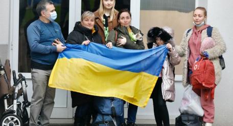 Bloomberg: Европа сокращает расходы на украинских беженцев