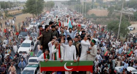 Имран Хан пользуется огромной популярностью в Пакистане