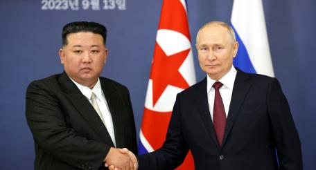 Президент России Владимир Путин и лидер КНДР Ким Чен Ын провели переговоры на космодроме Восточный