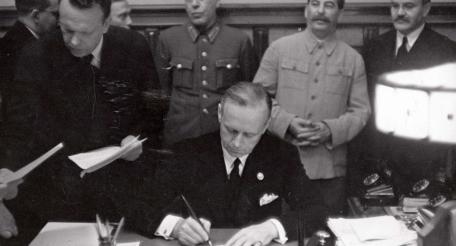 В 1939 году Риббентроп обещал Сталину «сотрудничество на долгие времена»