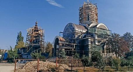 В Мариуполе восстанавливают фасад Свято-Троицкого храма
