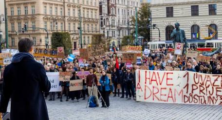 В Чехии на фоне нехватки денег для Украины проходит крупная забастовка
