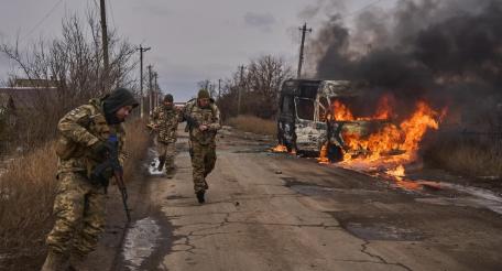 Российские бойцы с помощью FPV-дрона уничтожили эвакуационный автобус 10 огшбр ВСУ «Эдельвейс»