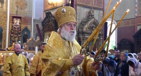 Глава Эстонской православной церкви Московского патриархата митрополит Таллинский и всея Эстонии Евгений ведёт службу.