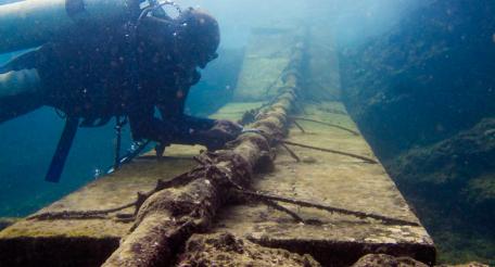 Красное море: кому на руку подводно-кабельная война?