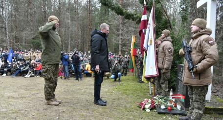 Президент Латвии чествует местных нацистов
