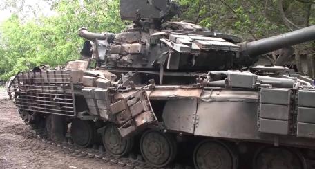 Ремонтники группировки войск «Восток» обещают восстановить трофейный украинский Т-64БВ, подбитый на Южно-донецком направлении