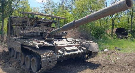 Танк Т-80бв, который выдержал 10 подрывов на противотанковых минах, выполняет задачи на Южно-Донецком направлении