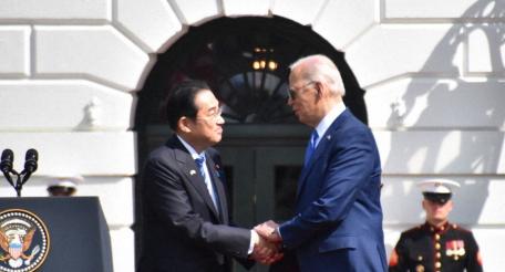 Японский премьер-министр Кисида не рад уходу Байдена