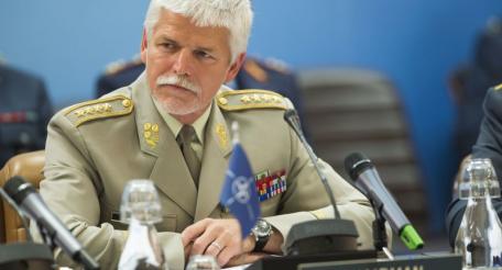 До того как возглавить Чехию, Пётр Павел служил в НАТО