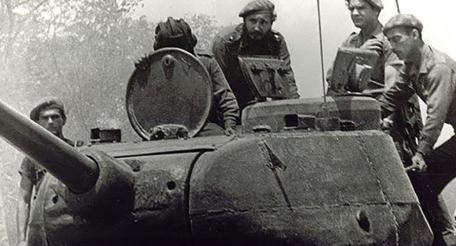Кубинцы празднуют разгром американских наёмников в 1961 г.