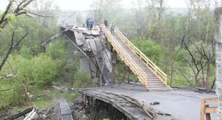 второй мост в Станицу Луганскую начнут восстанавливать в 2026 году. Новый мост кардинально разгрузит трафик и решит проблемы, на которые жалуются жители, источник Телеграм-канал НОВОСТИ ЛНР