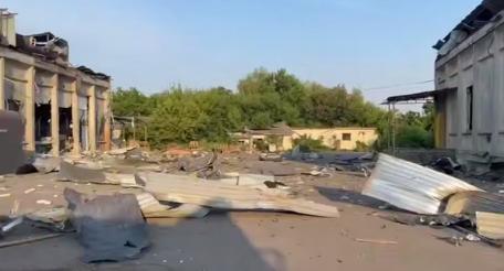 В оккупированном ВСУ Славянске (ДНР) ночью был нанесён удар по терминалу «Новой почты» – украинской логистической компании, действующей в интересах ВСУ, источник Телеграм-канал WarDonbass