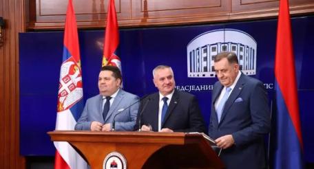 Председатель Народной скупщины Республики Сербской (РС) Ненад Стевандич обвинил Верховного представителя ООН Кристиана Шмидта в том, что он довёл ситуацию в Боснии и Герцеговине (БиГ) до предвоенного состояния.