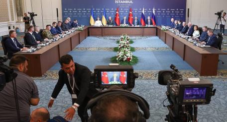 Очередной раунд переговоров в Стамбуле завершился только лишь договорённостями по гуманитарным вопросам