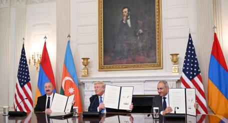 Трамп, Алиев и Пашинян подписывают совместное заявление