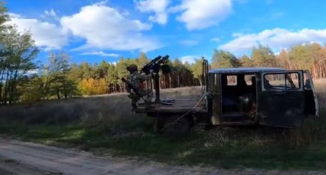 спарка дедовских «Максимов» в кузове УАЗ «Фермер» мобильной огневой группы ВС РФ, источник Телеграм-канал Военный Осведомитель