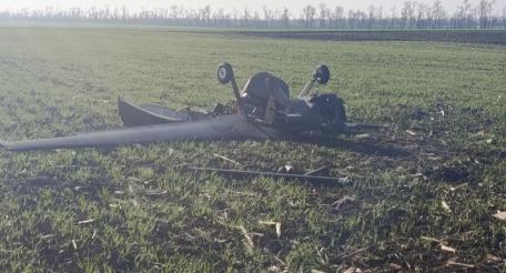 обломки сбитого украинского дрона-камикадзе Ан-196 «Лютый», перекрашенного в чёрный цвет для меньшей заметности в ночи, источник Телеграм-канал Военный Осведомитель