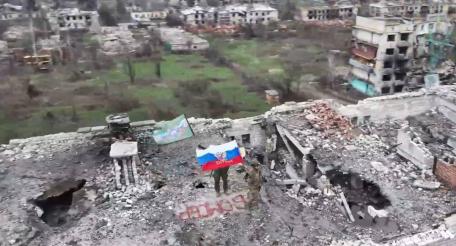 русские флаги над Северском, источник Телеграм-канал Kotsnews