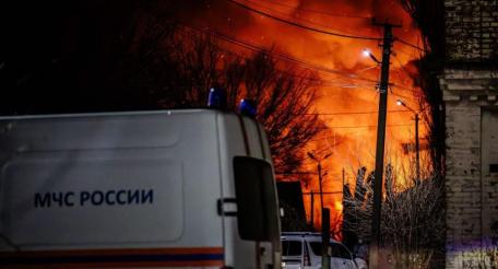 в Херсонской области в результате атаки украинских беспилотников также не обошлось без жертв. Один из беспилотников ударил по жилой многоэтажке. Погиб мирный житель. Ещё шесть человек ранены, источник Телеграм-канал Военкор Котенок